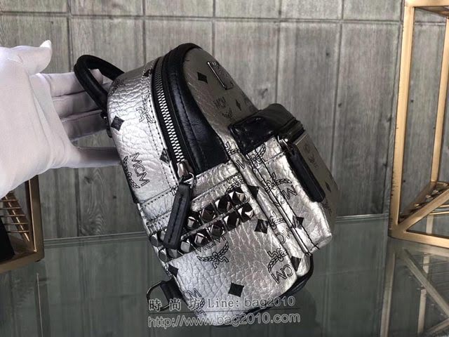 MCM雙肩背包 原單 超mini Stark經典女背包 側邊點綴鉚釘 MCM後背包 時尚迷人單品  mdmc1096